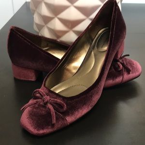 🔥HP🔥Bandolino velvet burgundy pumps size 7.5M